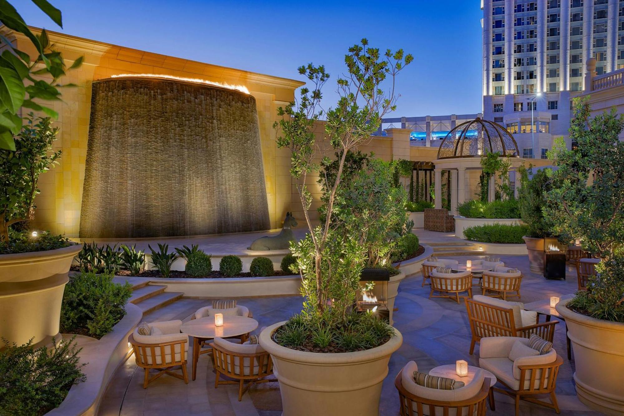 The Ritz-Carlton, Amman Hotel Luaran gambar The Waterfall at the Westin Dubai