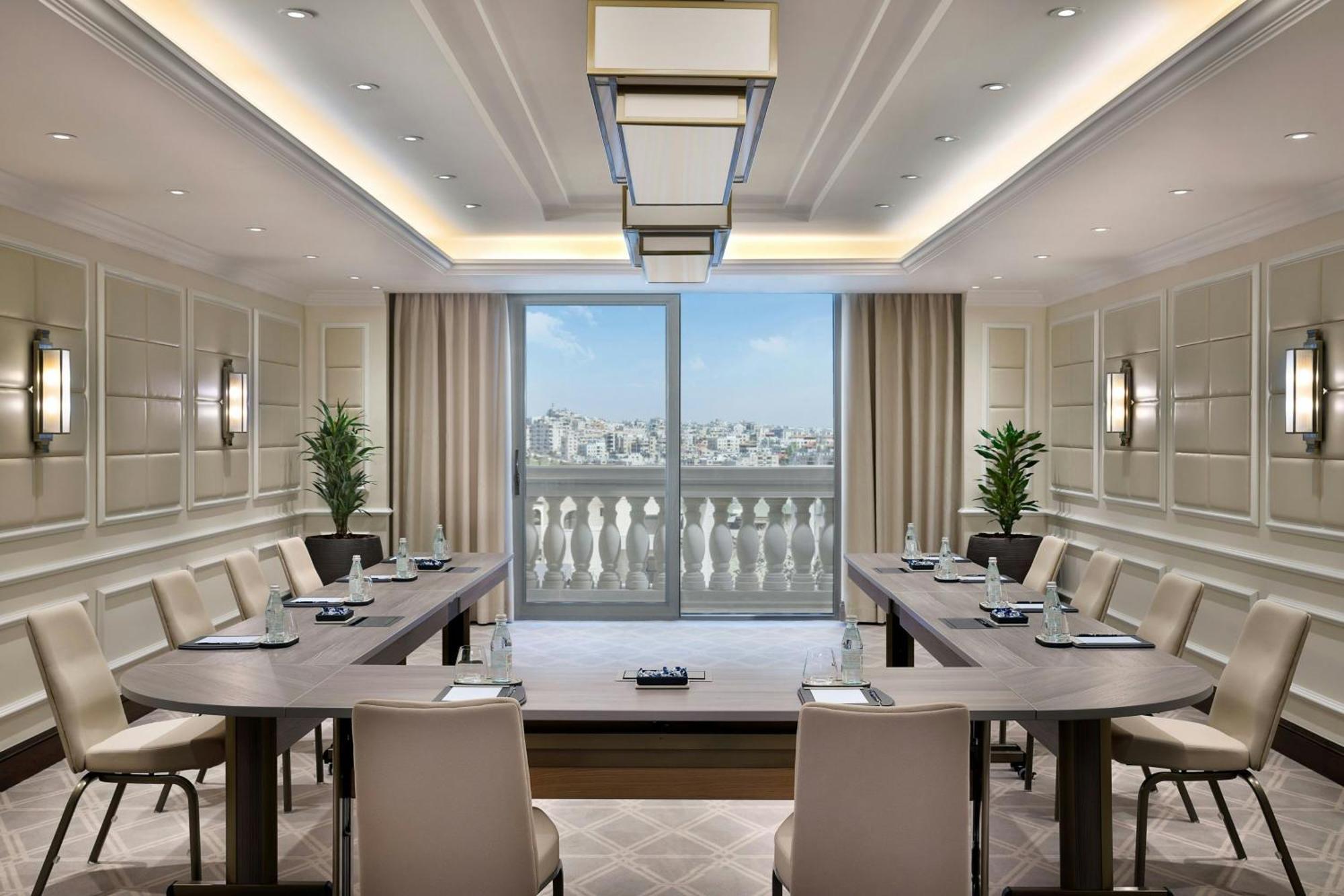 The Ritz-Carlton, Amman Hotel Luaran gambar Meeting room