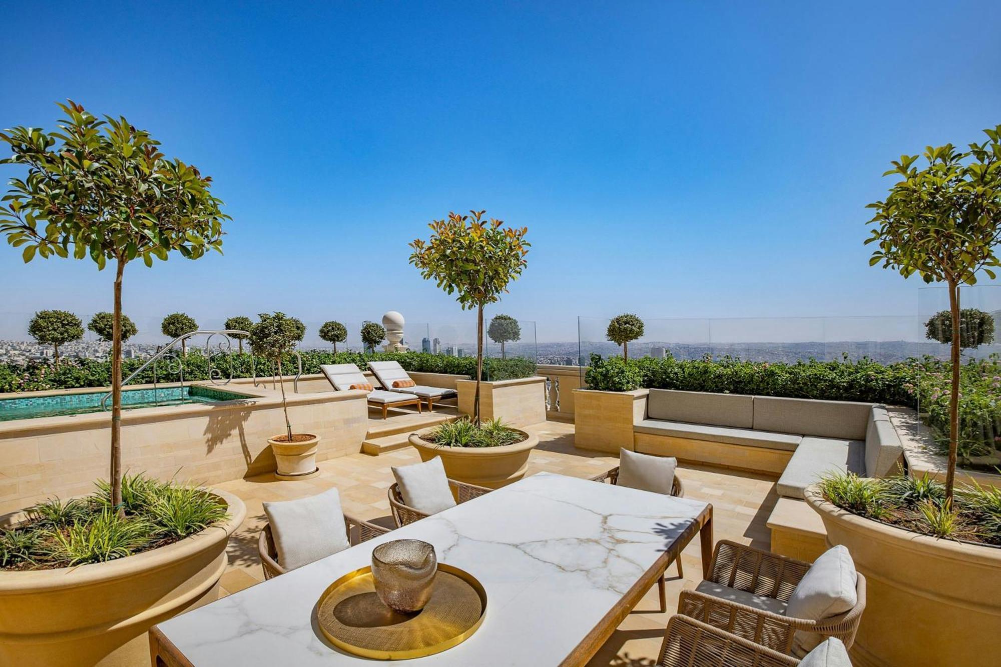 The Ritz-Carlton, Amman Hotel Luaran gambar The rooftop pool at the Four Seasons Hotel