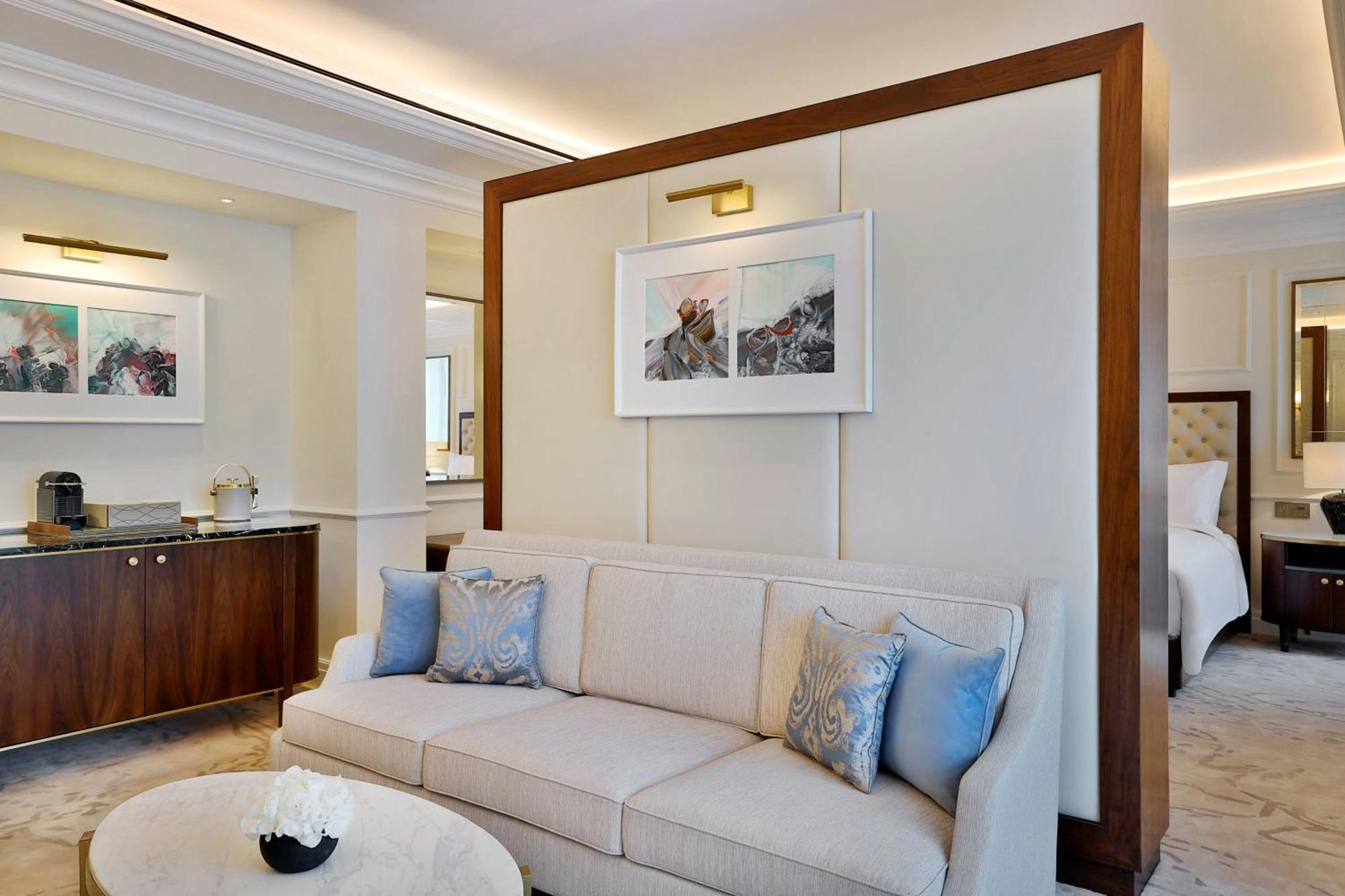 The Ritz-Carlton, Amman Hotel Luaran gambar A suite at the hotel